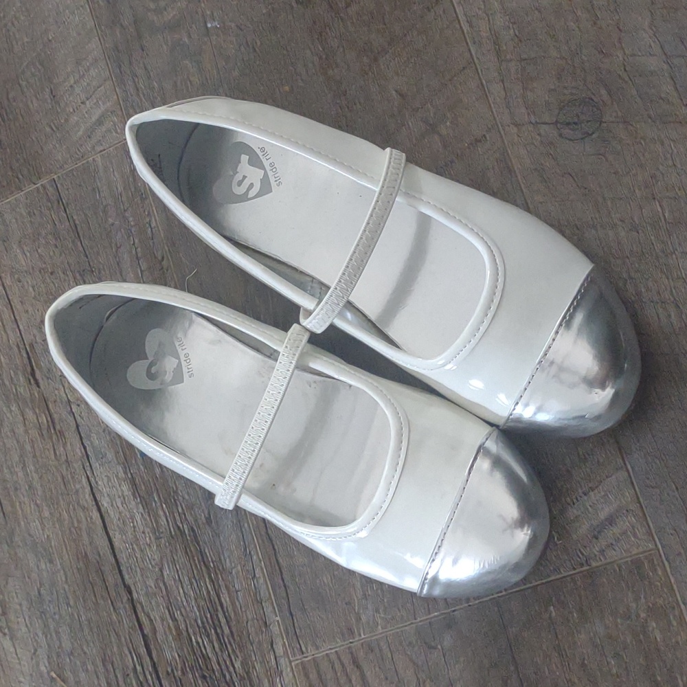 White slip on Caroline Stride Rite shoes, US size 2.5